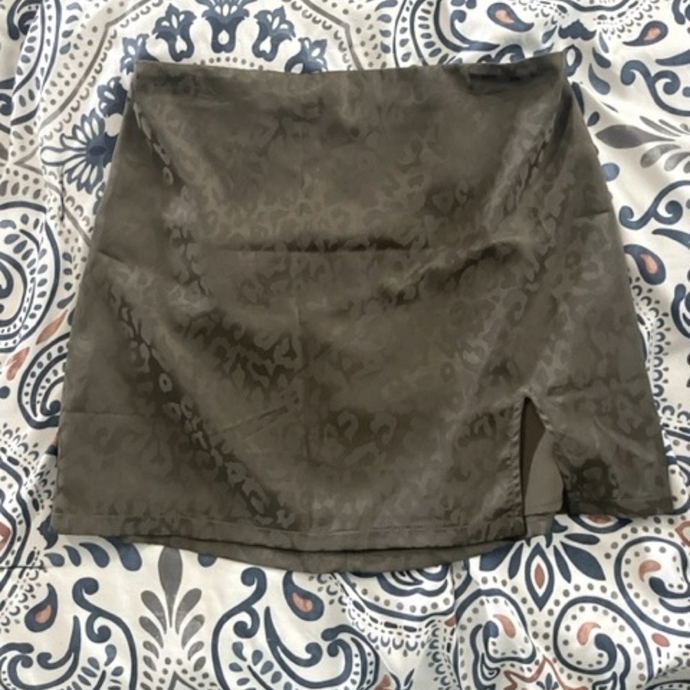 Animal print silky skirt